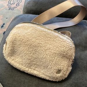 Lululemon Everywhere Belt Bag 
Fleece - Beige